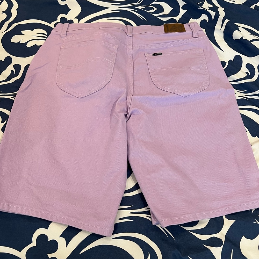 Like New Lee - Regular Fit - Lavender Bermuda Mid Rise size 14 Shorts - Picture 2 of 3